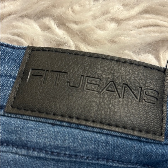 Fit Jeans - Picture 4 of 9